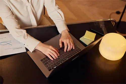 油画春天解读文章